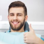 Jakie korzyści dają implanty zębów ze Szczecina