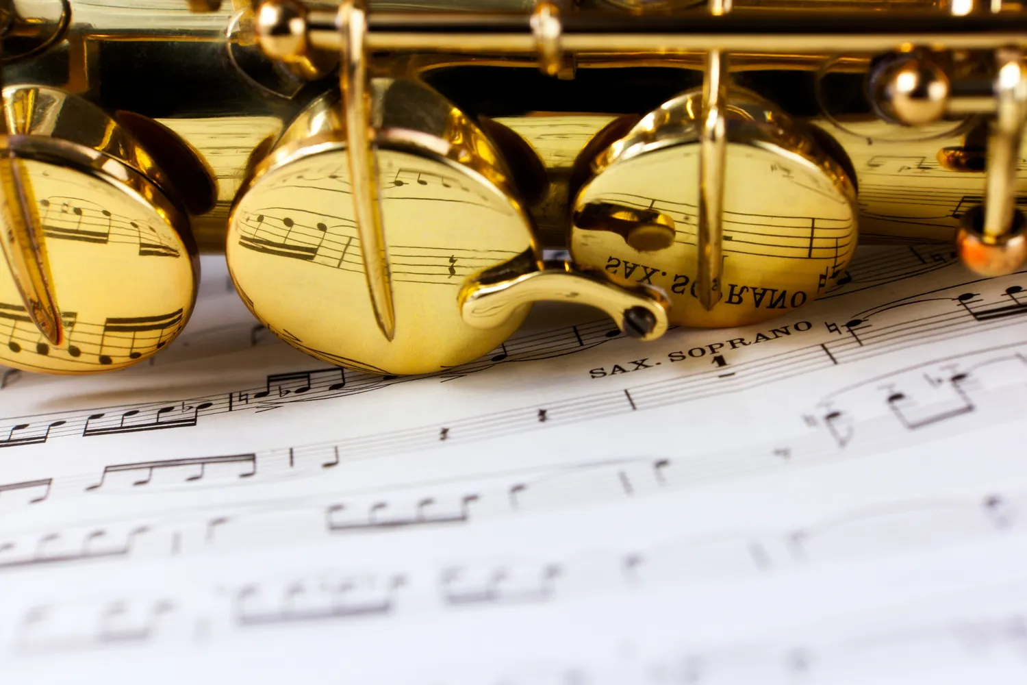 Ile saksofon ma przycisków?